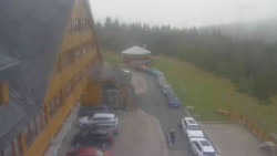 Parkoviště a hlavní vchod