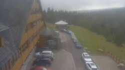 Parkoviště a hlavní vchod