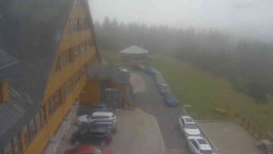 Parkoviště a hlavní vchod