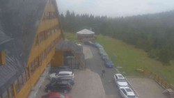 Parkoviště a hlavní vchod