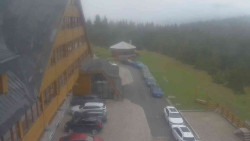 Parkoviště a hlavní vchod