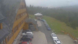Parkoviště a hlavní vchod