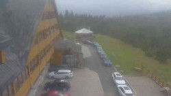 Parkoviště a hlavní vchod