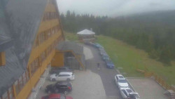 Parkoviště a hlavní vchod