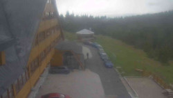 Parkoviště a hlavní vchod