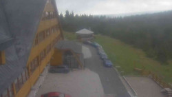 Parkoviště a hlavní vchod