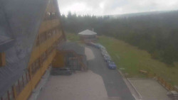 Parkoviště a hlavní vchod