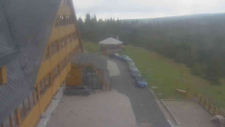 Parkoviště a hlavní vchod
