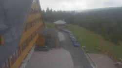 Parkoviště a hlavní vchod
