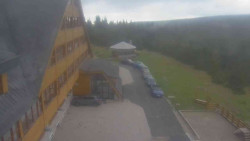 Parkoviště a hlavní vchod