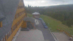 Parkoviště a hlavní vchod
