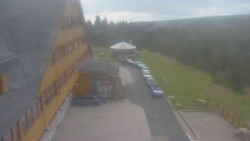 Parkoviště a hlavní vchod