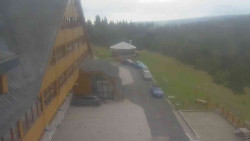 Parkoviště a hlavní vchod