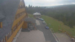 Parkoviště a hlavní vchod