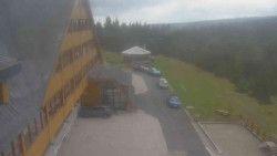 Parkoviště a hlavní vchod