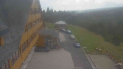 Parkoviště a hlavní vchod