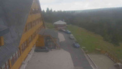 Parkoviště a hlavní vchod