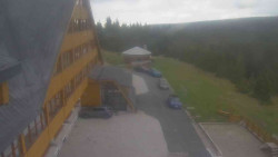 Parkoviště a hlavní vchod