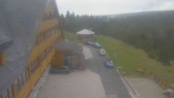Parkoviště a hlavní vchod