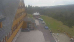 Parkoviště a hlavní vchod