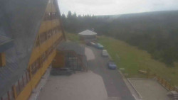 Parkoviště a hlavní vchod