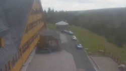 Parkoviště a hlavní vchod