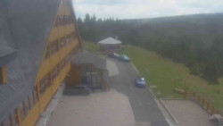 Parkoviště a hlavní vchod