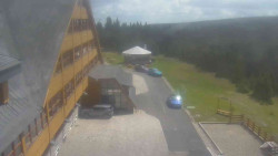Parkoviště a hlavní vchod