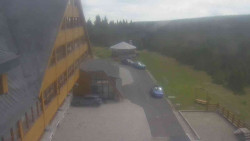 Parkoviště a hlavní vchod