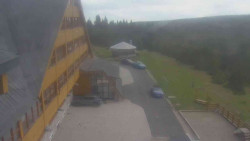 Parkoviště a hlavní vchod