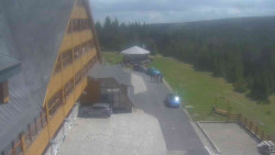 Parkoviště a hlavní vchod