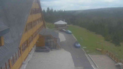 Parkoviště a hlavní vchod