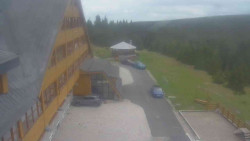 Parkoviště a hlavní vchod
