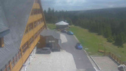 Parkoviště a hlavní vchod