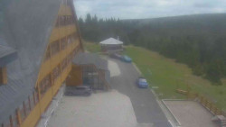 Parkoviště a hlavní vchod
