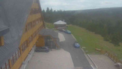 Parkoviště a hlavní vchod
