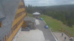 Parkoviště a hlavní vchod