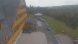 Parkoviště a hlavní vchod