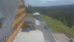 Parkoviště a hlavní vchod