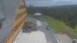 Parkoviště a hlavní vchod