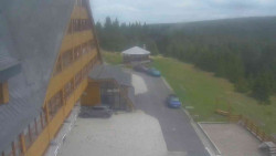 Parkoviště a hlavní vchod