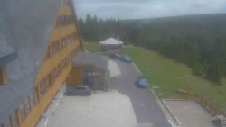 Parkoviště a hlavní vchod