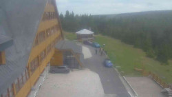 Parkoviště a hlavní vchod