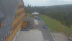 Parkoviště a hlavní vchod