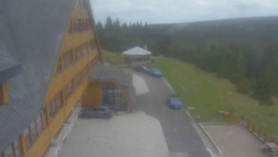 Parkoviště a hlavní vchod