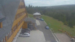Parkoviště a hlavní vchod
