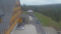 Parkoviště a hlavní vchod