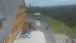 Parkoviště a hlavní vchod
