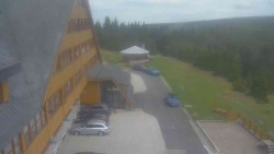 Parkoviště a hlavní vchod