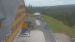 Parkoviště a hlavní vchod